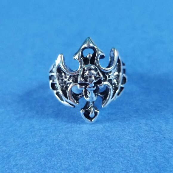 ✝️💀 Gothic Cross Skull Crest Ring – Size 10.5 - Picture 1 of 4